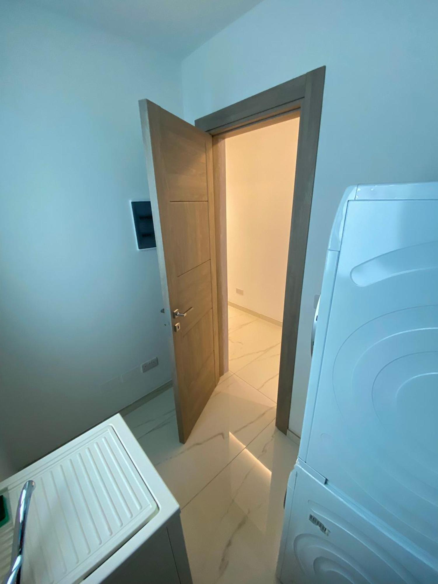Tigne Sliema Three Bedrooms Apartment Exteriör bild